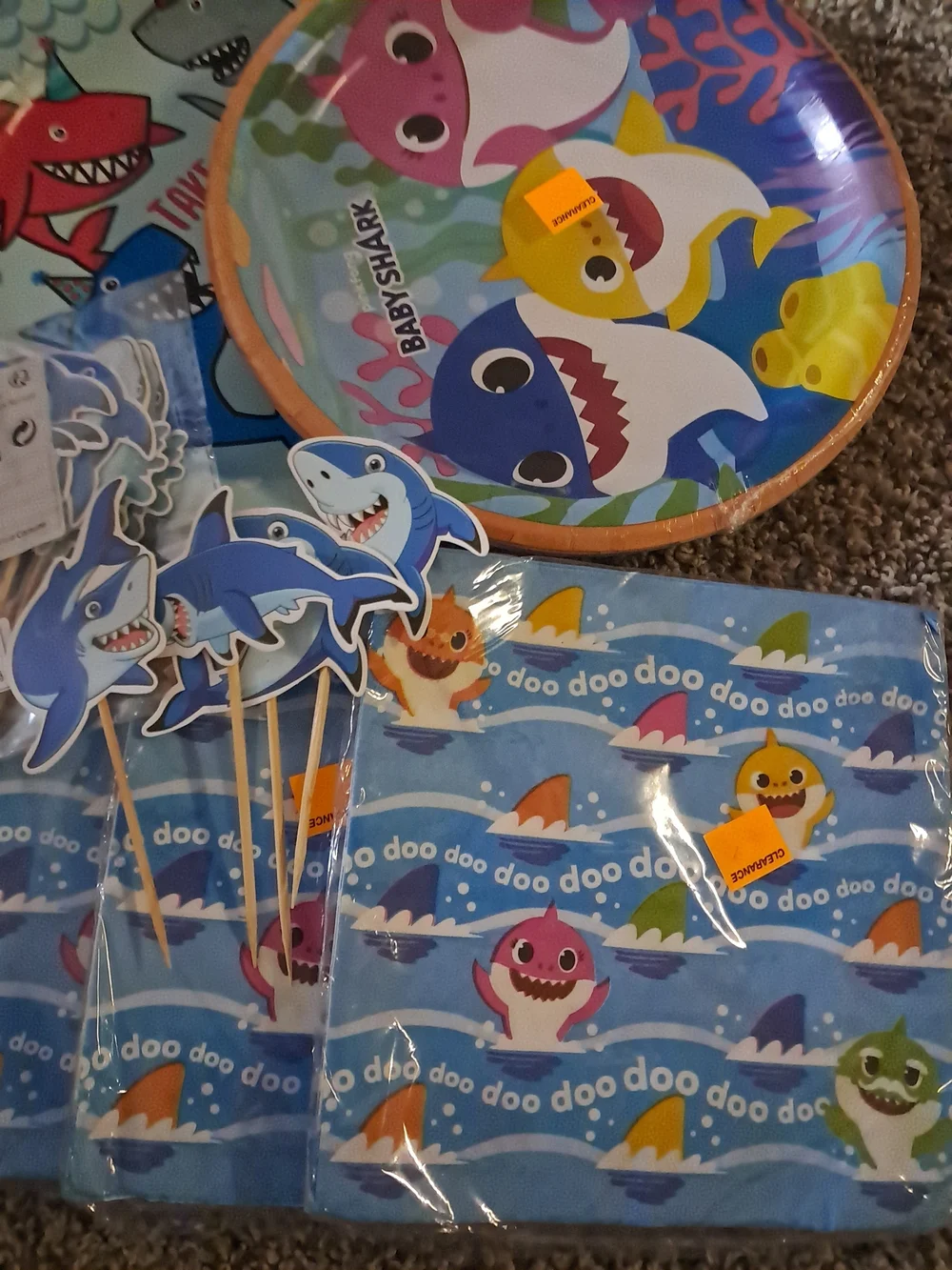 Baby Shark Blue Disposable Party Plates & Napkins Set - Kids Tableware